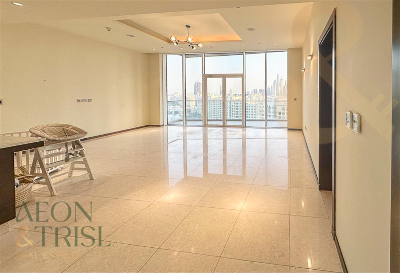 Vacant | 3 BR + Study | Burj Al Arab View photo 6