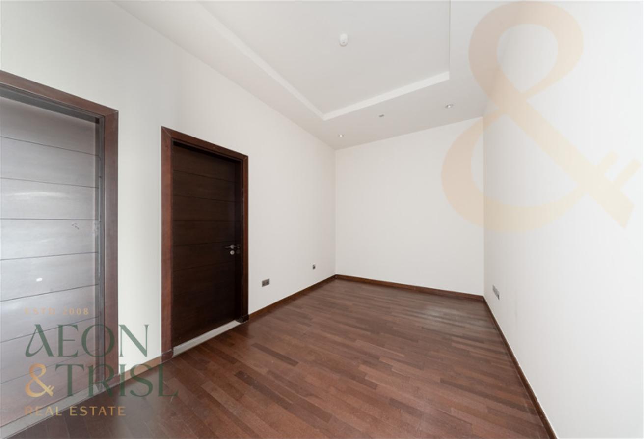 Vacant | 3 BR + Study | Burj Al Arab View photo 12