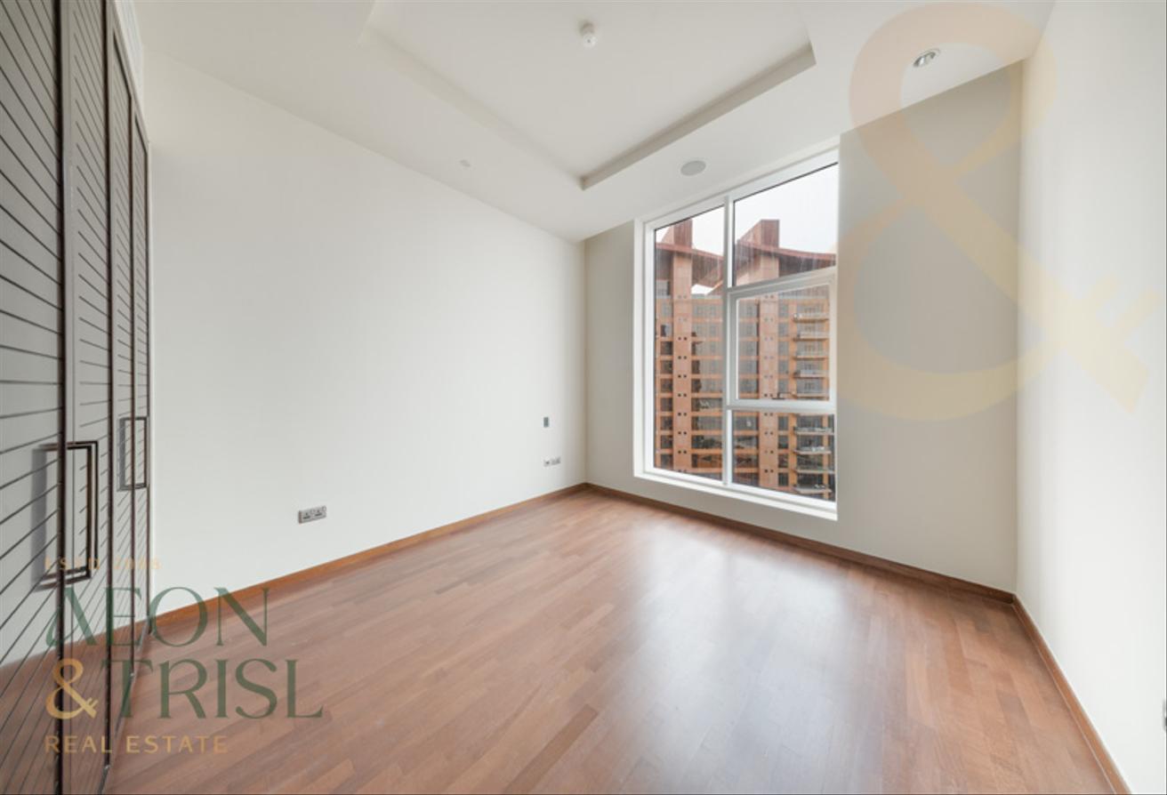 Vacant | 3 BR + Study | Burj Al Arab View photo 4
