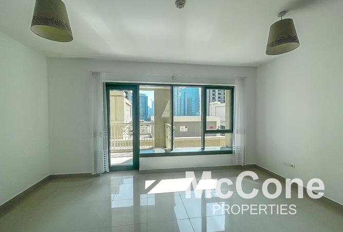 Must See | Downtown Vibe | Large and Bright