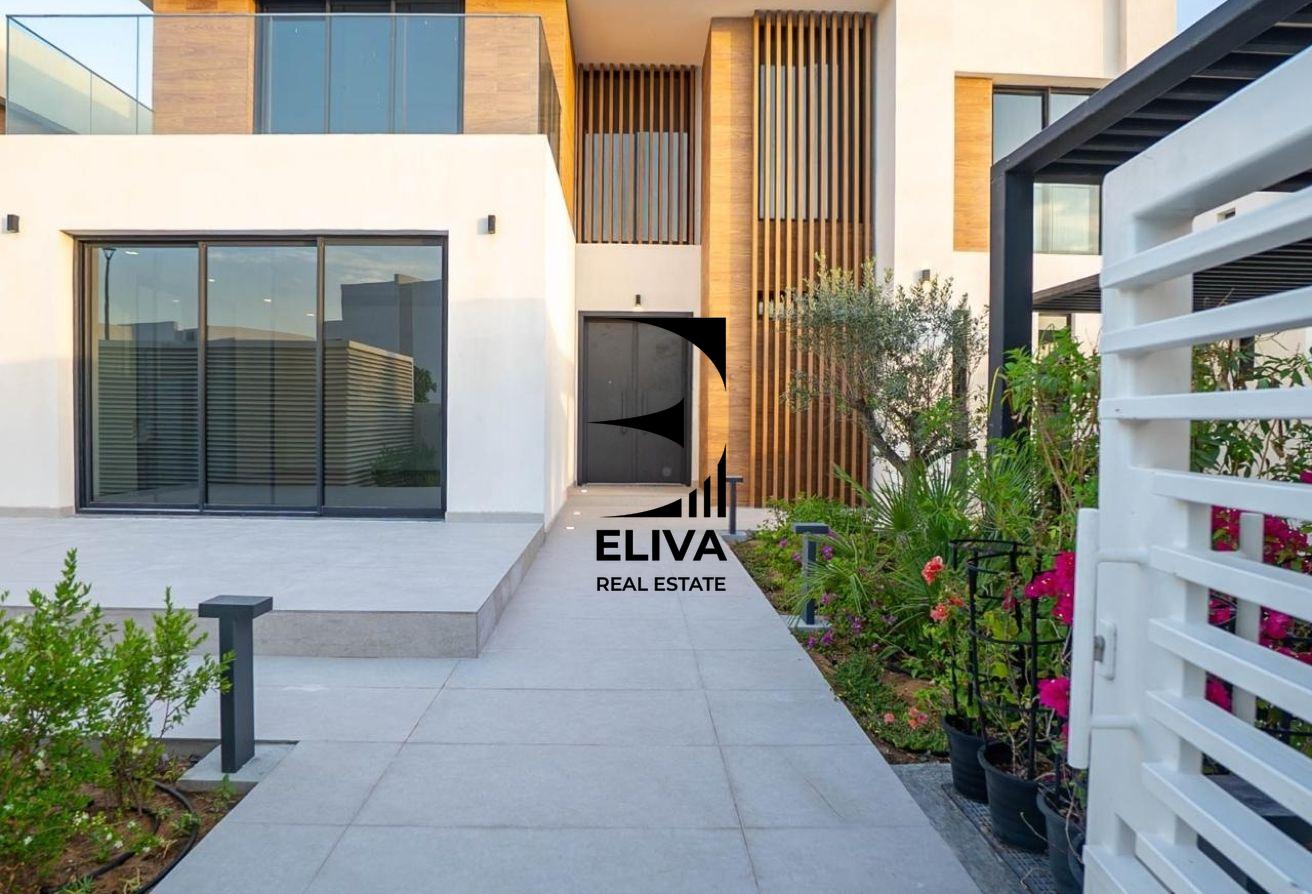 Single Row | Ready To Move In | High-End Finishing