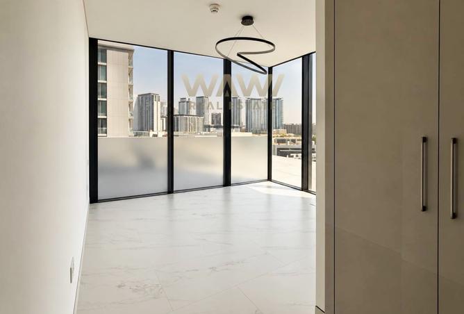 Low Floor Corner Unit | Modern 2-Bed | Vacant photo 3
