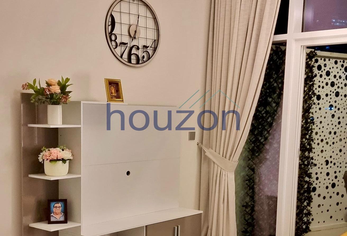 Modern 2BR | Vacant | Burj Khalifa + Canal View photo 5