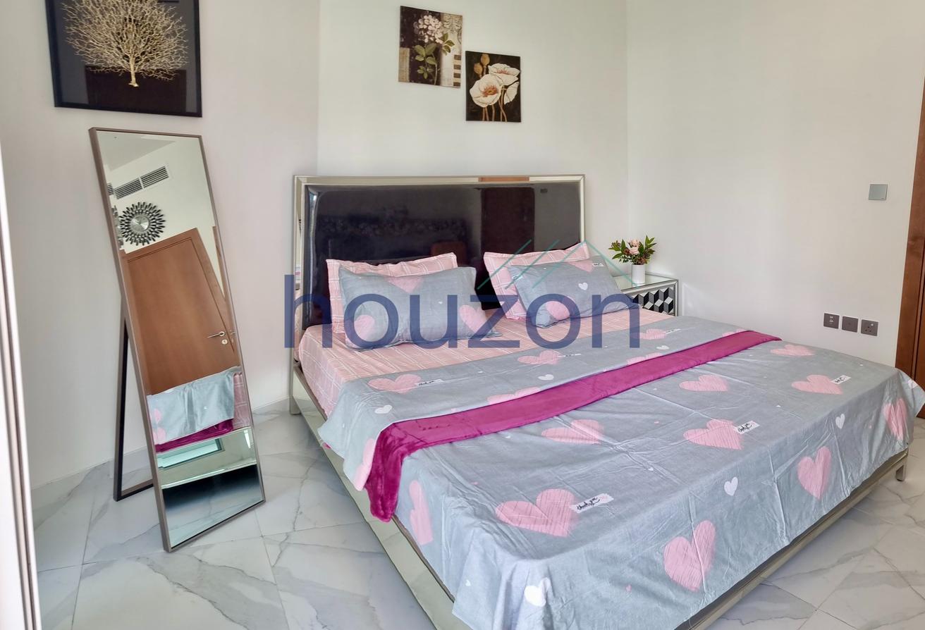 Modern 2BR | Vacant | Burj Khalifa + Canal View photo 10
