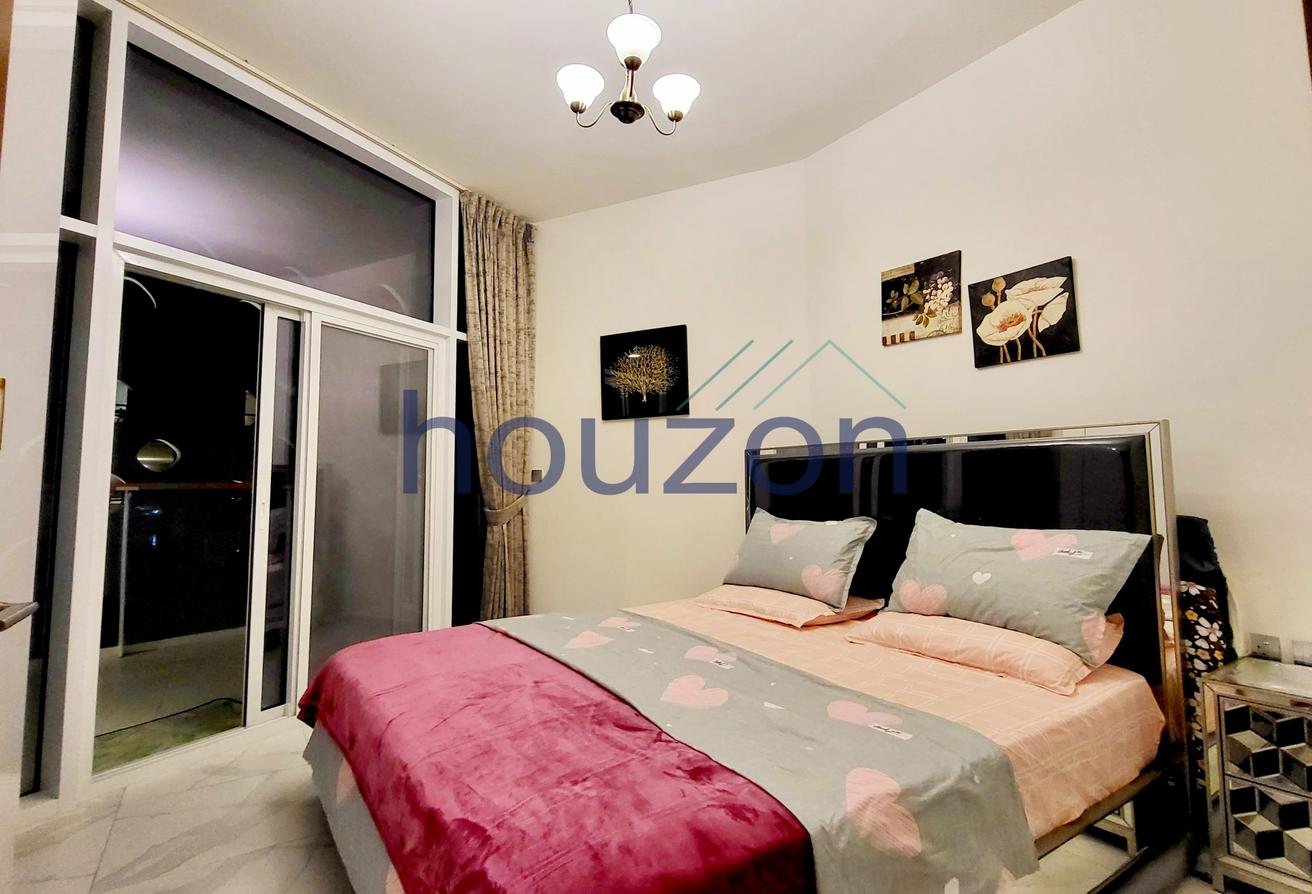 Modern 2BR | Vacant | Burj Khalifa + Canal View photo 9