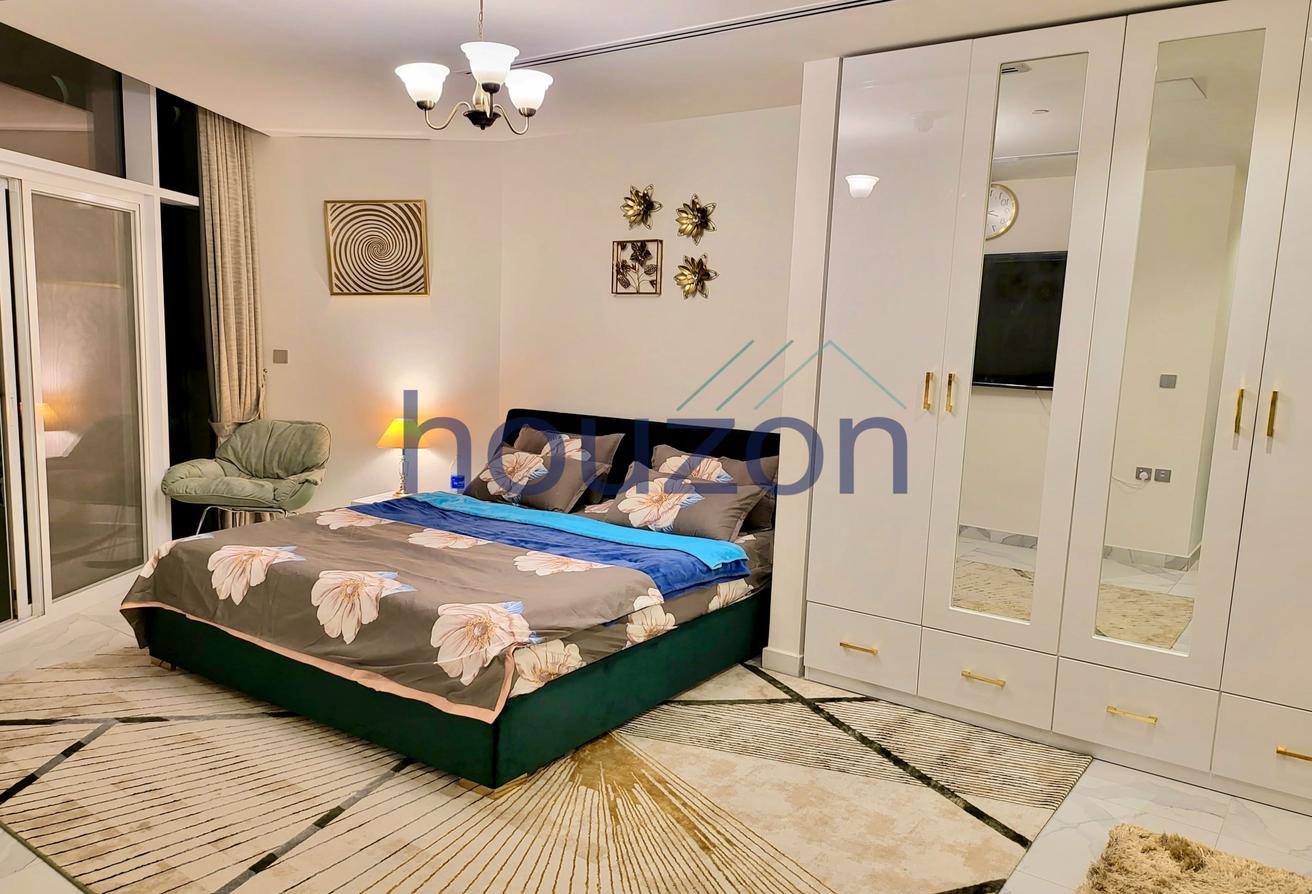 Modern 2BR | Vacant | Burj Khalifa + Canal View photo 7