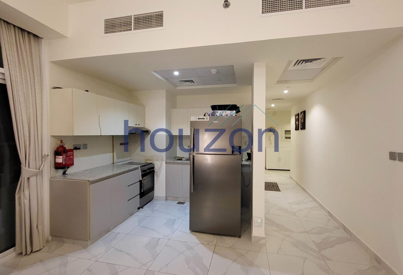 Modern 2BR | Vacant | Burj Khalifa + Canal View photo 6