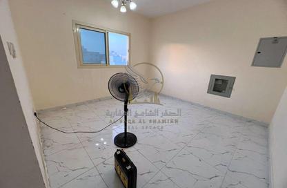 Apartment - 1 - 1 for rent in Al Qulayaa Building - Al Qulaya'ah - Al Sharq - Sharjah