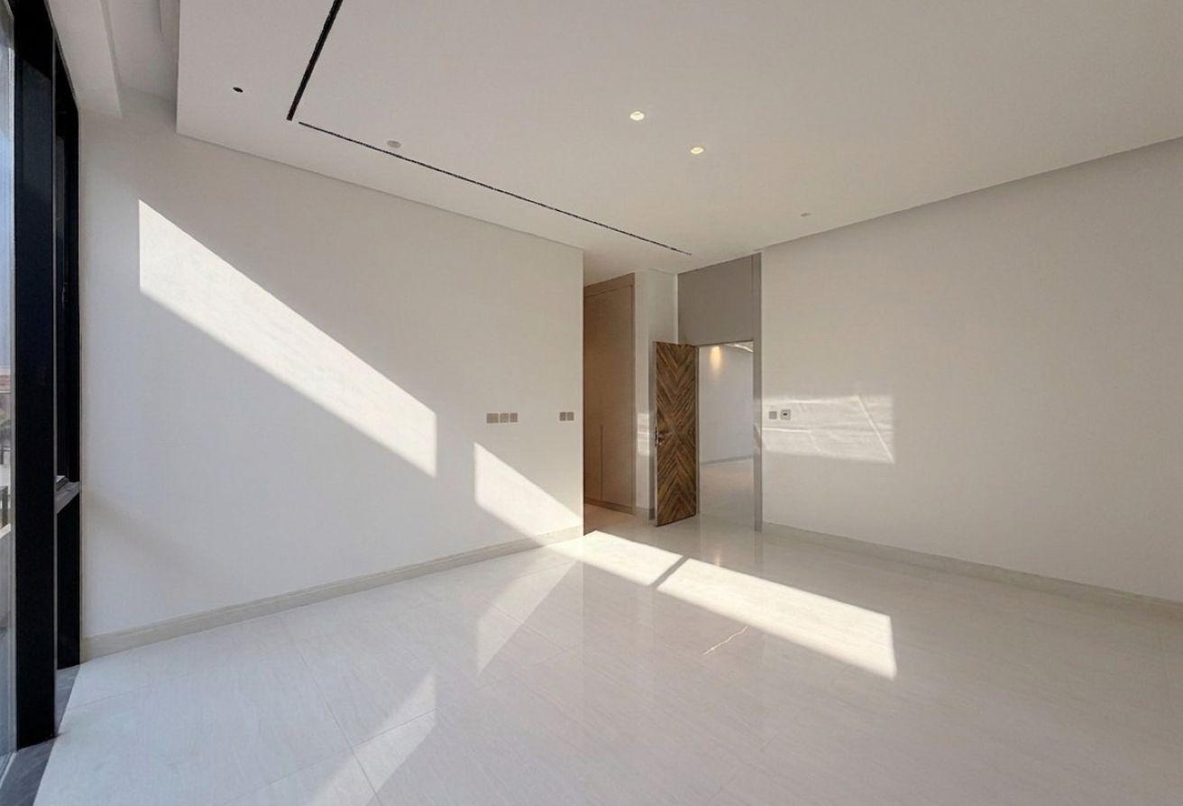Contemporary Design | Elegant Quality Villa photo 11