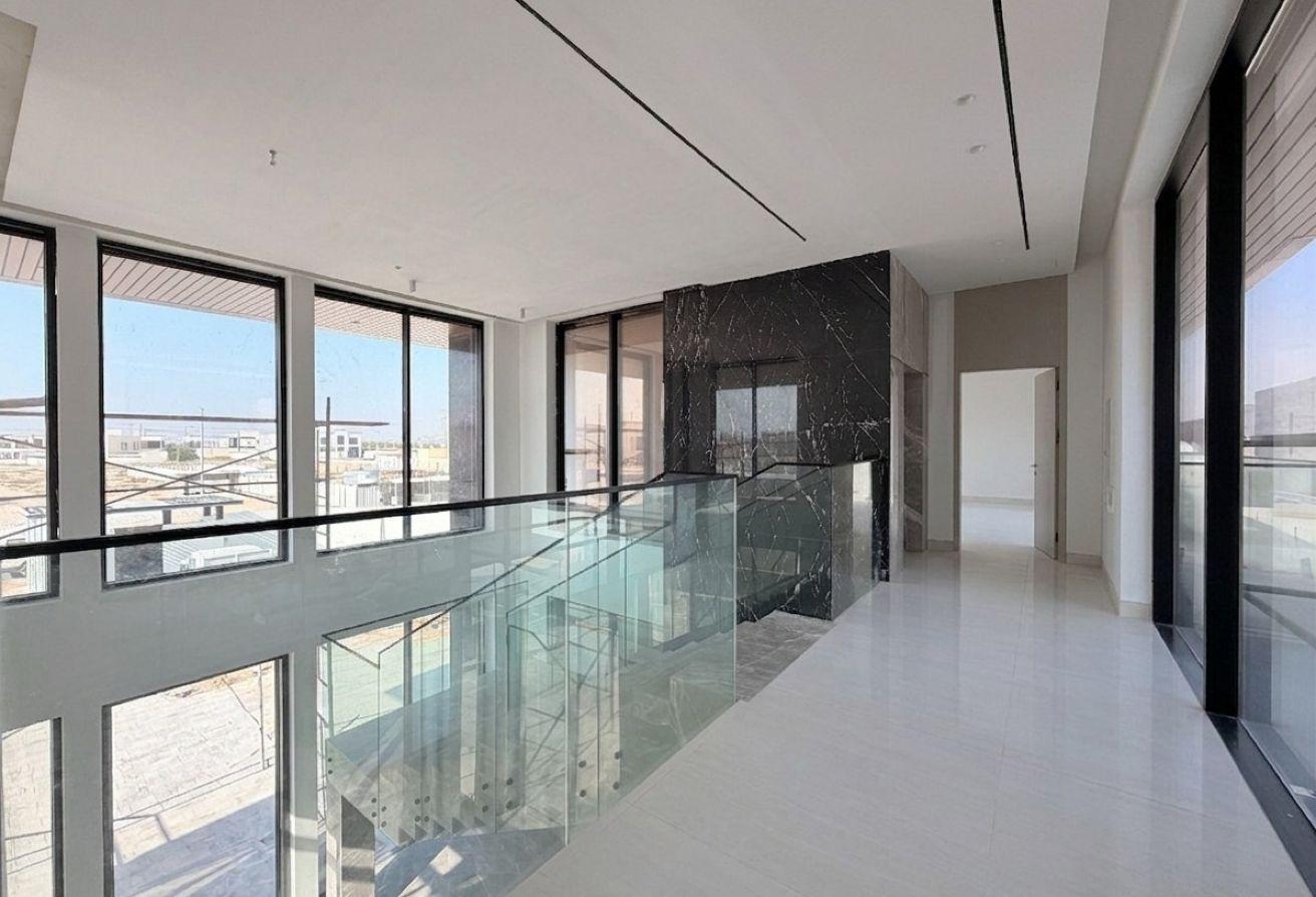 Contemporary Design | Elegant Quality Villa photo 3