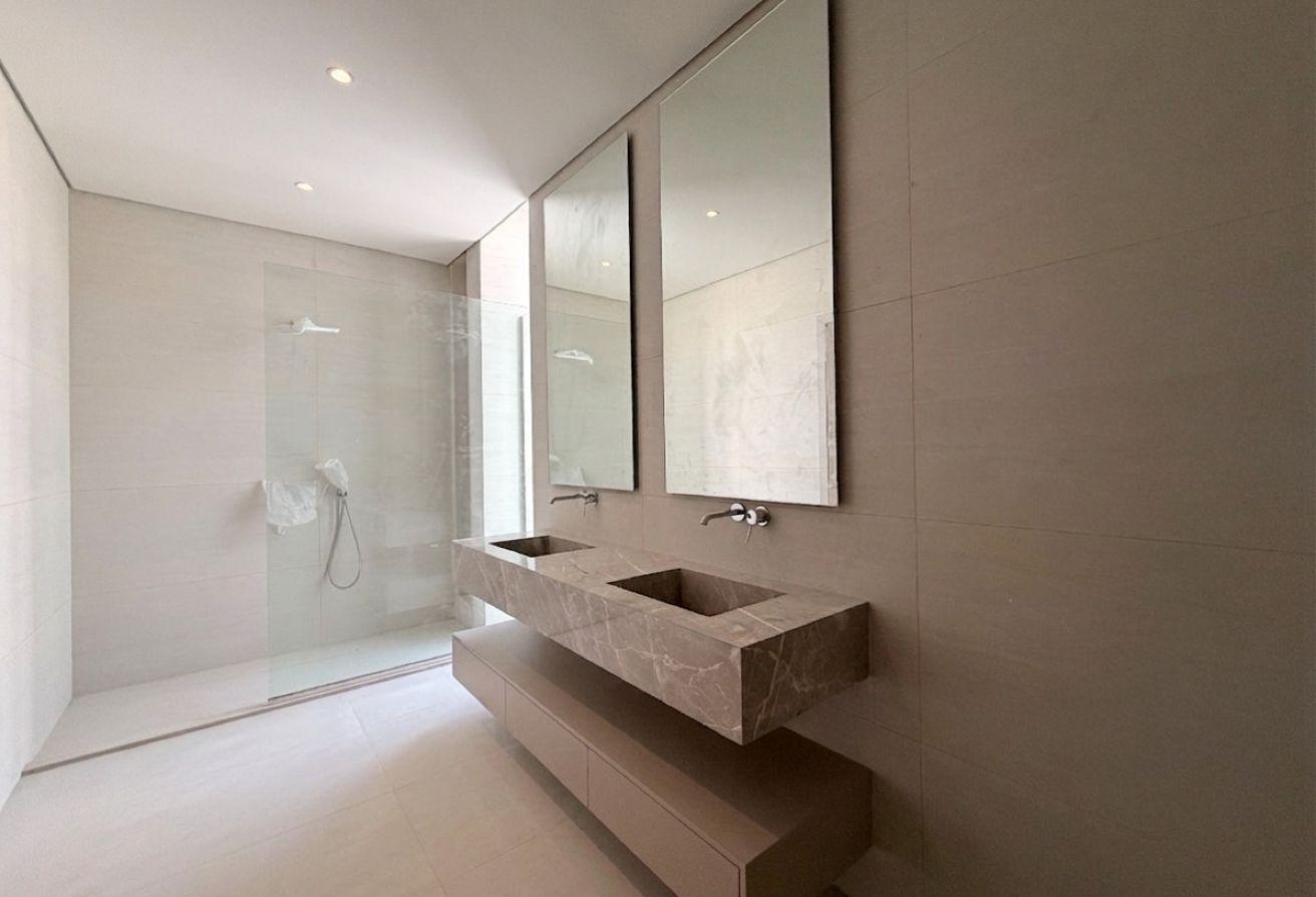 Contemporary Design | Elegant Quality Villa photo 8
