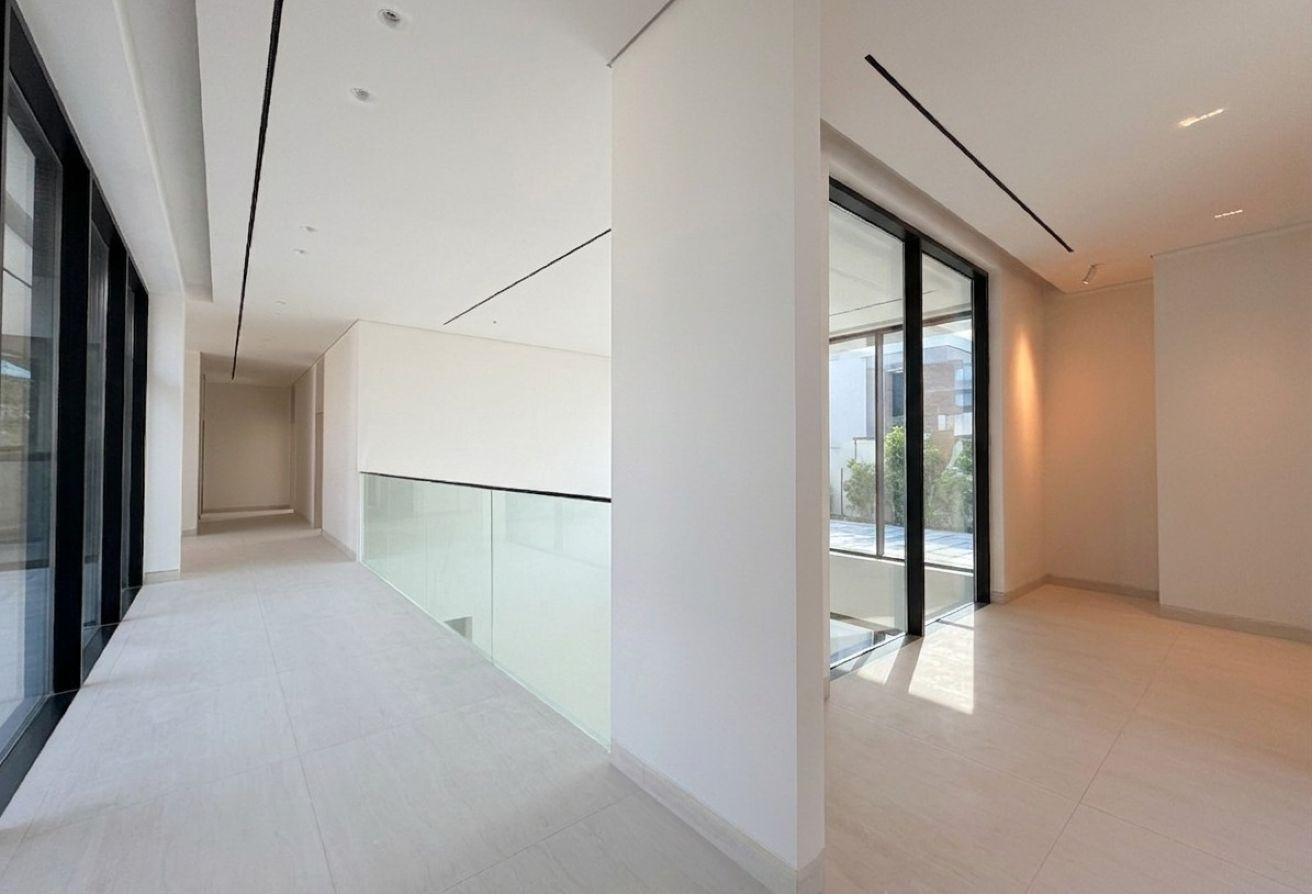 Contemporary Design | Elegant Quality Villa photo 18