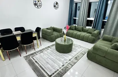 شقة - 2 غرف نوم - 2 حمامات للايجار في برج الكورنيش - طريق كورنيش عجمان - عجمان