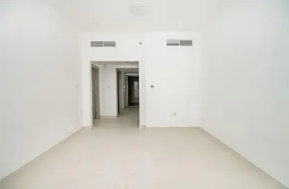 شقة - غرفة نوم - 2 حمامات للايجار في القليعة - الشرق - الشارقة شقة - غرفة نوم - 2 حمامات للايجار في القليعة - الشرق - الشارقة