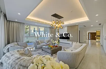 فيلا - 5 غرف نوم - 6 حمامات للبيع في القرية الغربية - الفرجان - دبي