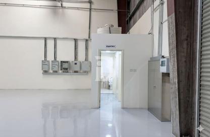 Warehouse - Studio for rent in Al Qusais - Dubai