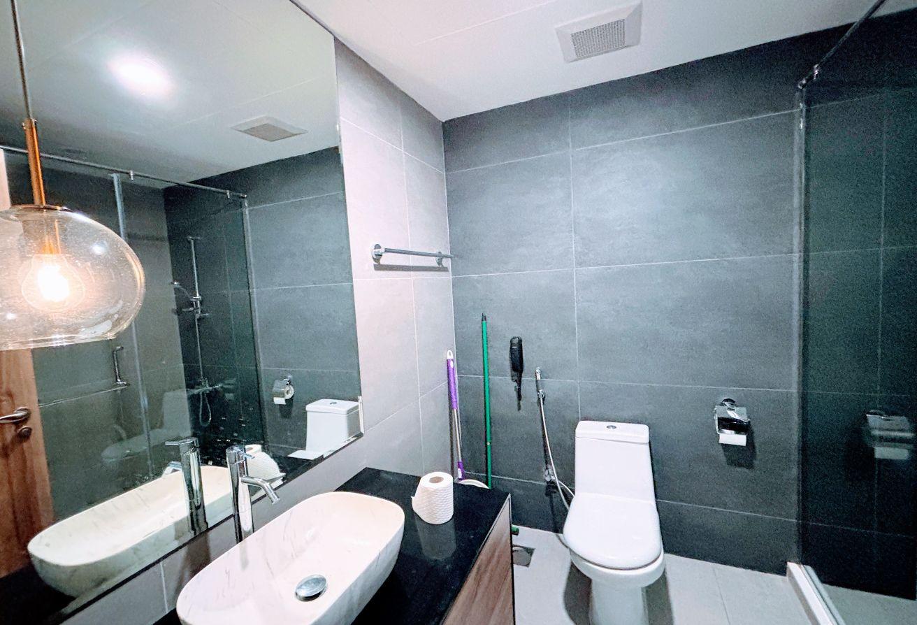 Upgraded Simplex | Furnished | Vacant photo 14