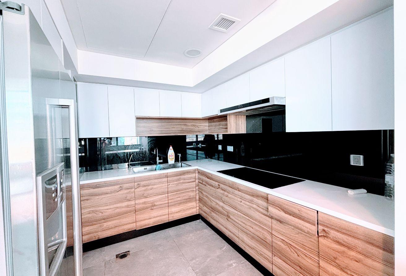 Upgraded Simplex | Furnished | Vacant photo 5