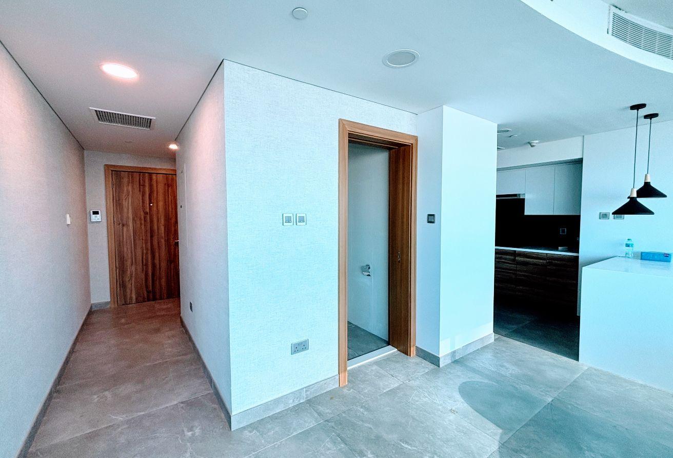 Upgraded Simplex | Furnished | Vacant photo 9