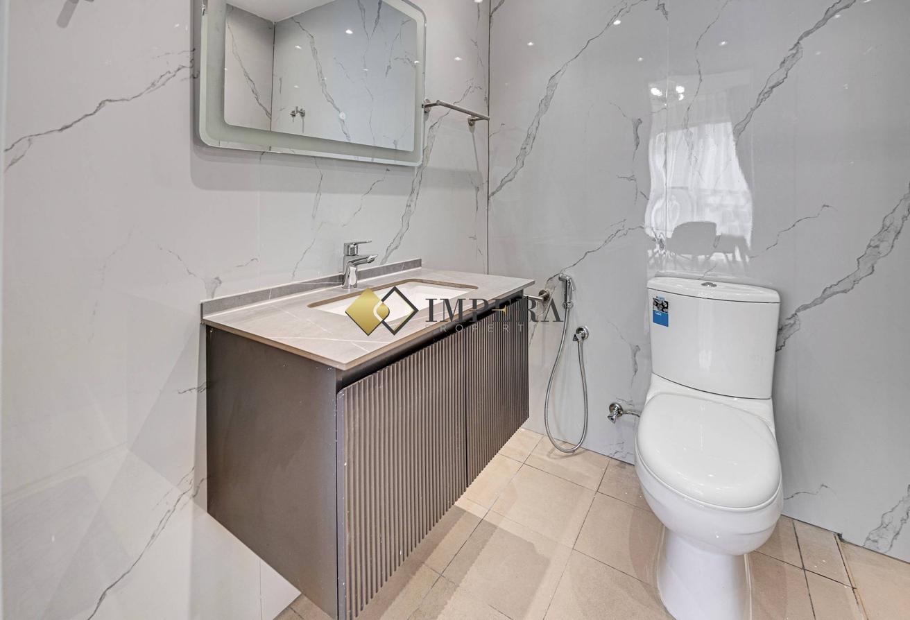 UPGRADED | FURNISHED | VACANT | MARINA photo 21