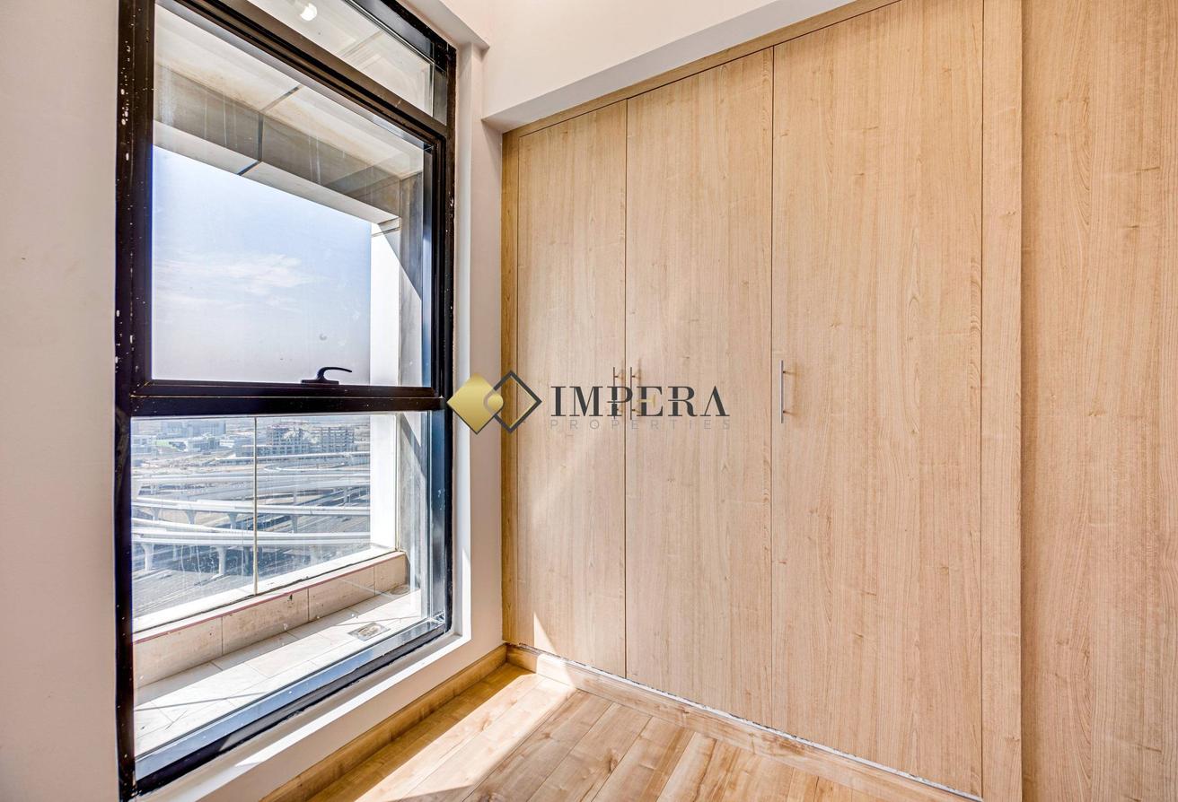 UPGRADED | FURNISHED | VACANT | MARINA photo 8