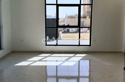 Villa - 5 Bedrooms - 6 Bathrooms for rent in Al Aweer 1 - Al Aweer - Dubai Villa - 5 Bedrooms - 6 Bathrooms for rent in Al Aweer 1 - Al Aweer - Dubai
