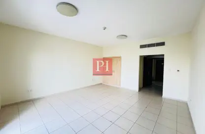 شقة - 1 حمام للايجار في اي سي 1- اماراتي - 02 - طراز إماراتي - المدينة العالمية - دبي شقة - 1 حمام للايجار في اي سي 1- اماراتي - 02 - طراز إماراتي - المدينة العالمية - دبي