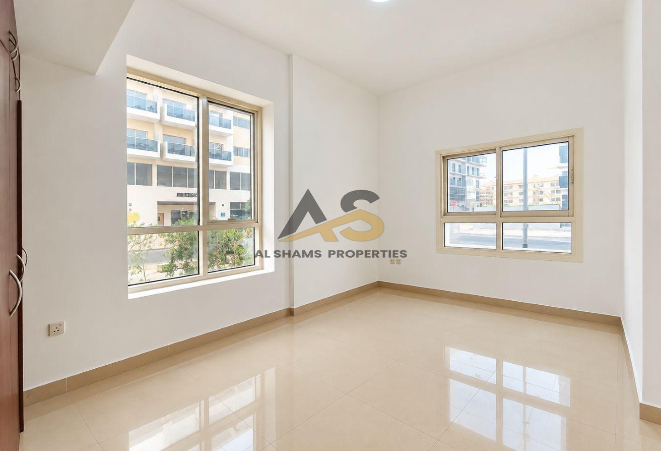 1 BR Apartment in Al Warsan with Shared Pool photo 7
