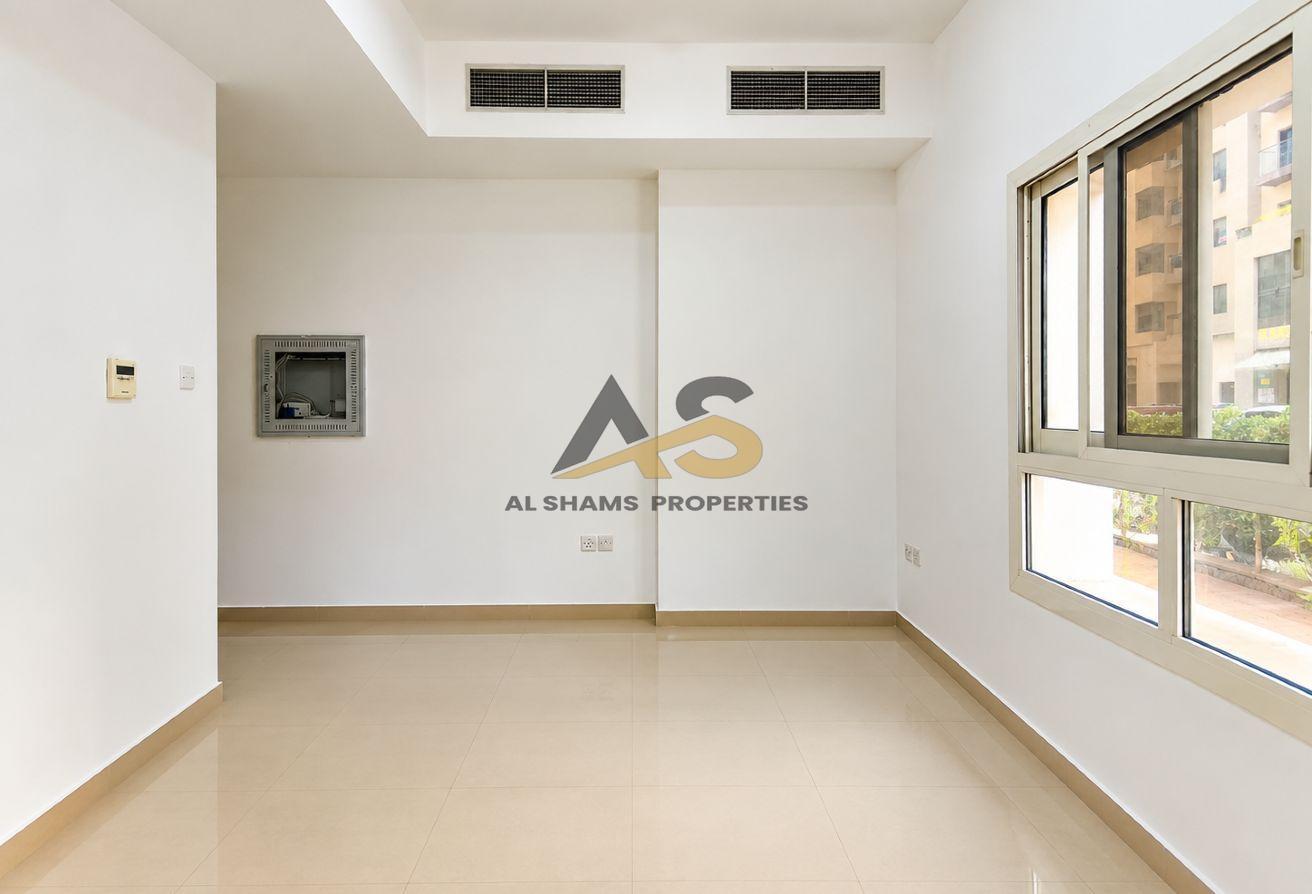 1 BR Apartment in Al Warsan with Shared Pool photo 6