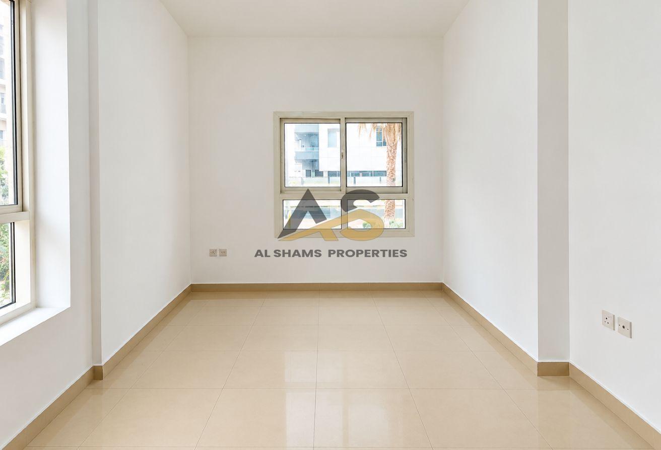 1 BR Apartment in Al Warsan with Shared Pool photo 5