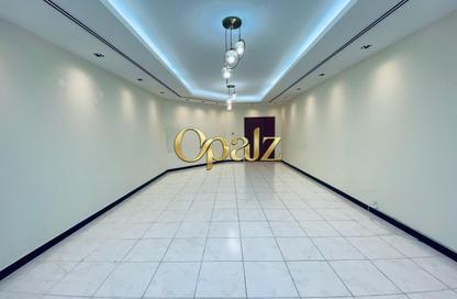 Apartment - 3 Bedrooms - 4 Bathrooms for rent in Warba Center - Al Muraqqabat - Deira - Dubai Apartment - 3 Bedrooms - 4 Bathrooms for rent in Warba Center - Al Muraqqabat - Deira - Dubai
