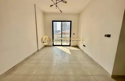 شقة - 2 غرف نوم - 2 حمامات للايجار في بن غاطي روز - منطقة 15 - قرية جميرا الدائرية - دبي