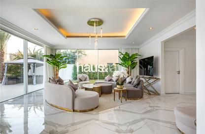 Villa - 5 - 6 for sale in Garden Homes Frond A - Garden Homes - Palm Jumeirah - Dubai