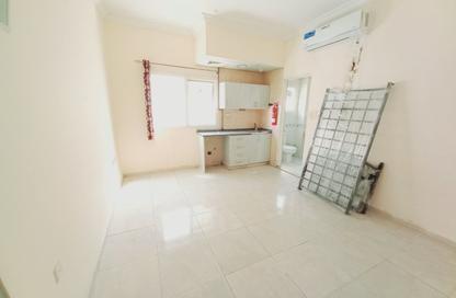 Apartment - Studio - 1 Bathroom for rent in Fire Station Road - Muwaileh - Sharjah Apartment - Studio - 1 Bathroom for rent in Fire Station Road - Muwaileh - Sharjah