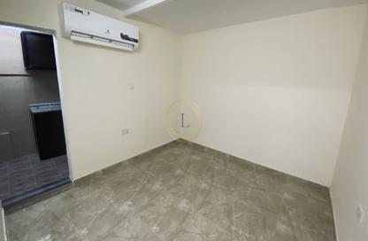 Apartment - Studio - 1 for rent in Al Niyadat - Al Ain
