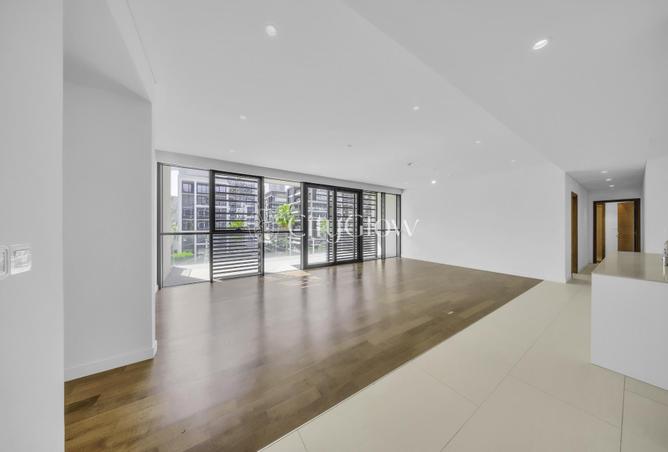 Massive 3 BR | Blvd View | Prime City Walk Living — photo 2