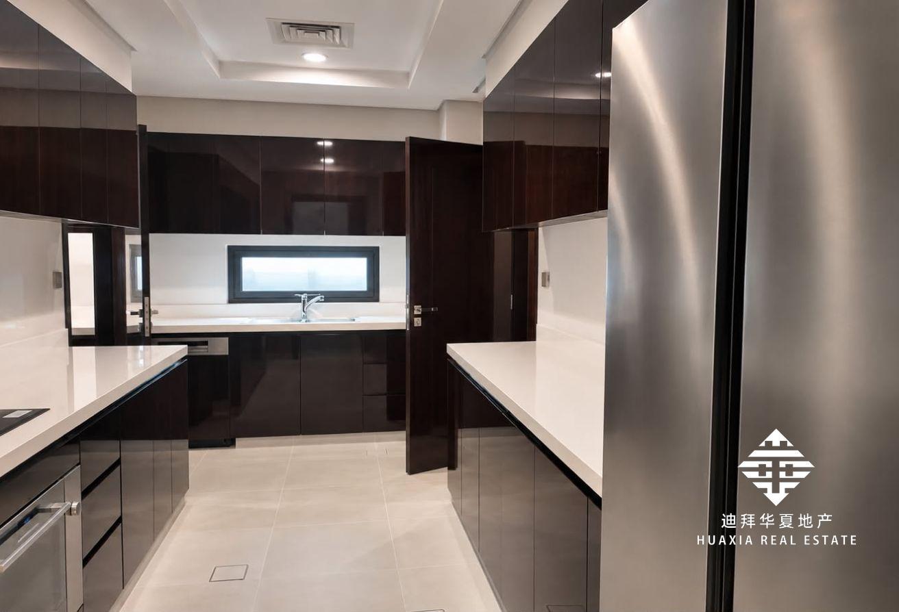 8BR Standalone Villa | Golf View | Brand New photo 3