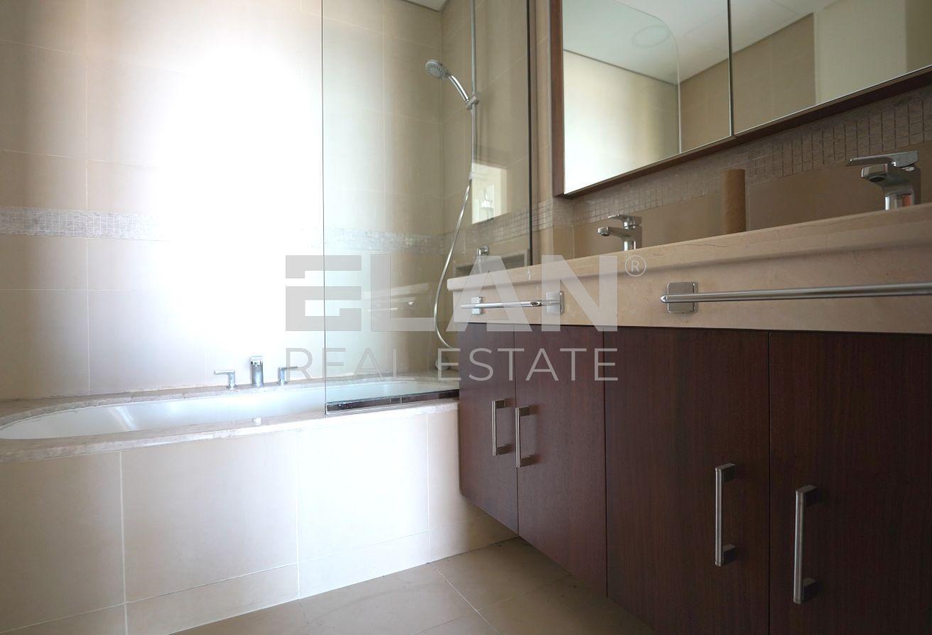 Stunning 2BR | Iconic Sea View | Prime Location photo 8