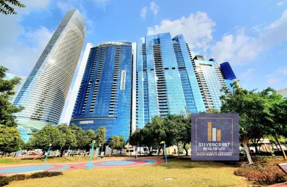 Apartment - 4 Bedrooms - 5 Bathrooms for rent in Wave tower - Corniche Road - Abu Dhabi