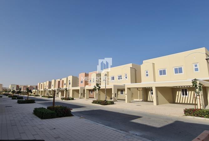 Near To Amenities | Single Row | 2 Bed + Maid