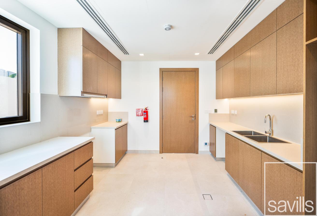 Corner Unit | Best Price | Maids Room photo 6