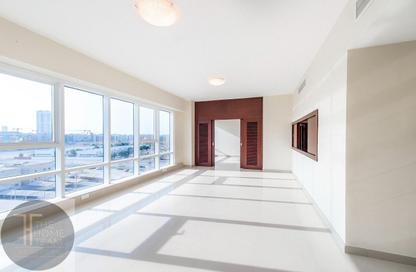 Apartment - 3 Bedrooms - 4 Bathrooms for rent in Golden Sands Tower - Al Barsha 1 - Al Barsha - Dubai
