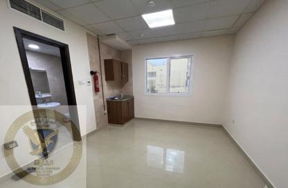 Apartment - Studio - 1 Bathroom for rent in Al Qulaya'ah - Al Sharq - Sharjah Apartment - Studio - 1 Bathroom for rent in Al Qulaya'ah - Al Sharq - Sharjah