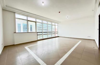 Apartment - 3 Bedrooms - 4 Bathrooms for rent in Al Najda Street - Abu Dhabi