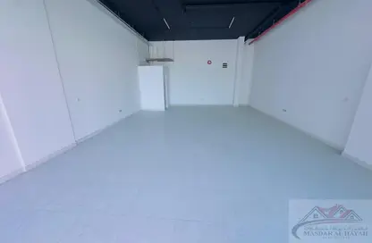 Shop - Studio - 1 Bathroom for rent in Muwaileh 29 Building - Muwaileh - Sharjah