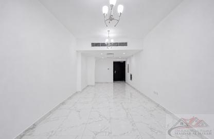 Apartment - 2 - 3 for rent in Muwaileh 29 Building - Muwaileh - Sharjah