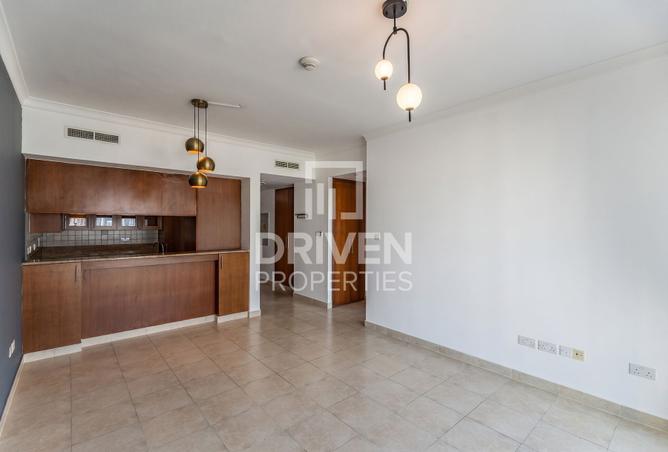 Well Maintained | Canal View | High Floor photo 3