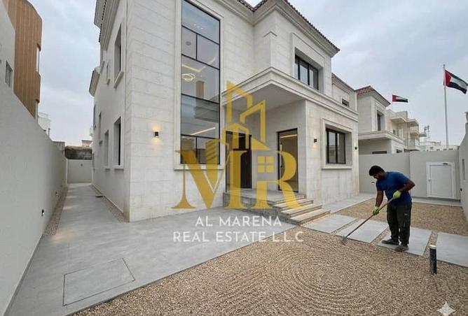 102016232 - Property Image 2