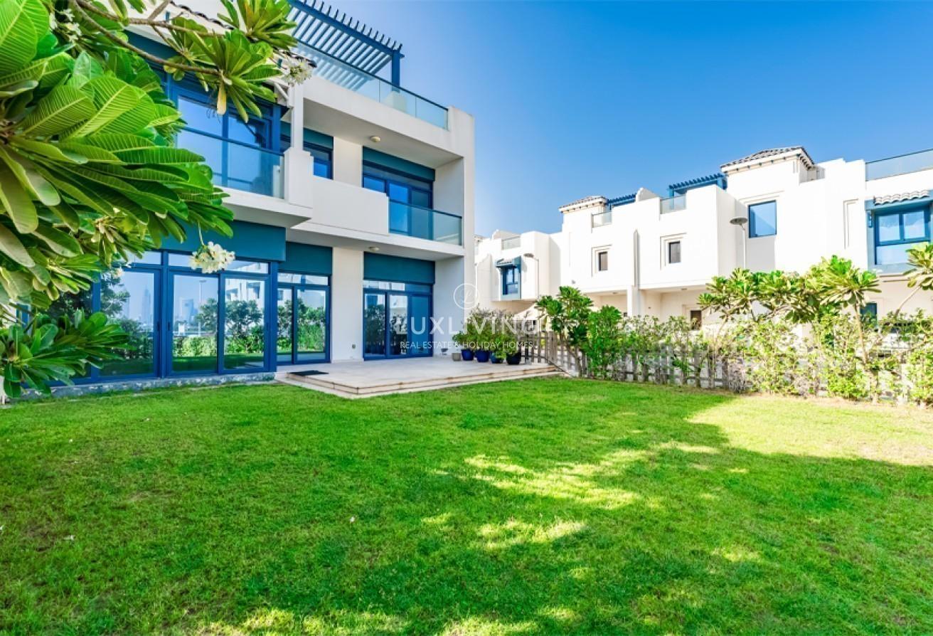 Beachfront Villa | Vacant | Best Deal photo 4