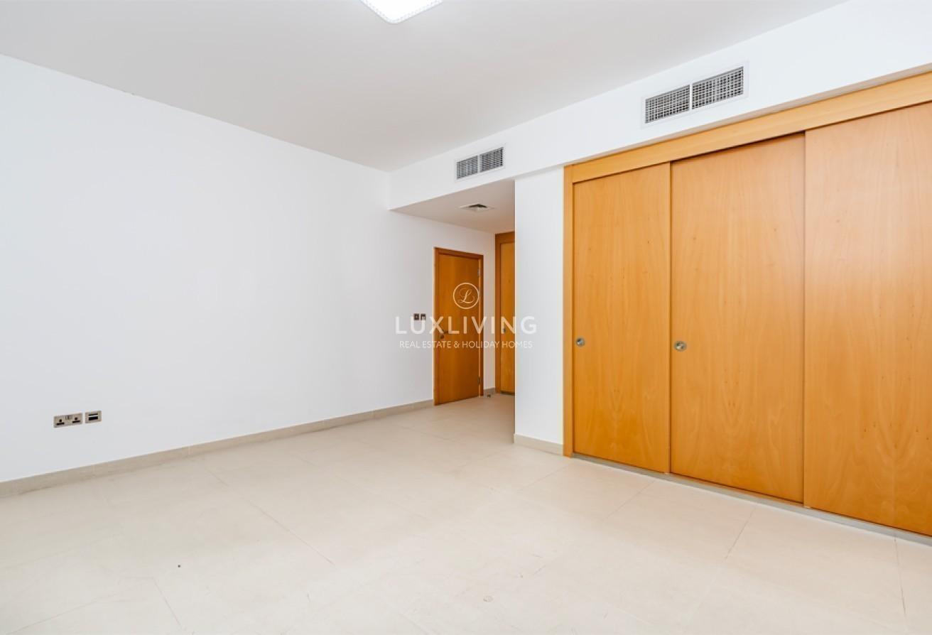 Beachfront Villa | Vacant | Best Deal photo 14